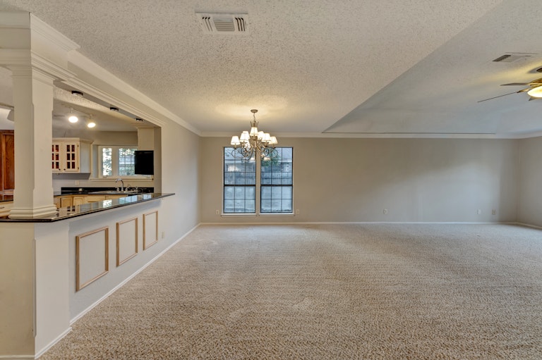 Photo 4 of 24 - 6944 Bentley Ave, Fort Worth, TX 76137