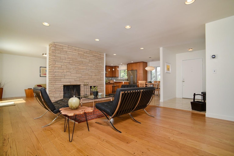 Photo 7 of 68 - 1940 Rolling Hills Rd, Sacramento, CA 95864