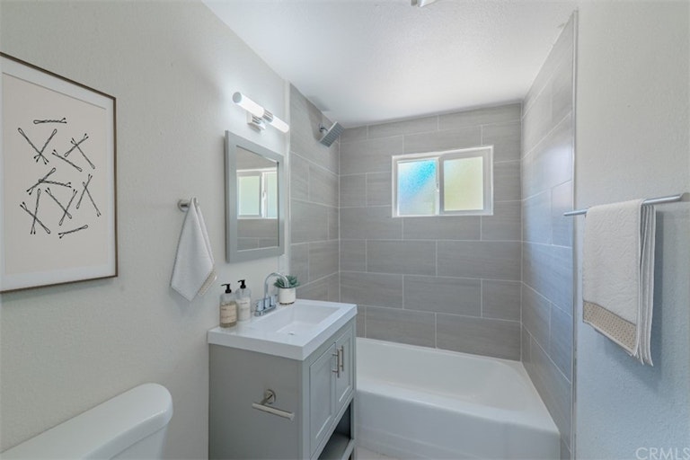 Photo 17 of 33 - 9035 Bellegrave Ave, Jurupa Valley, CA 92509