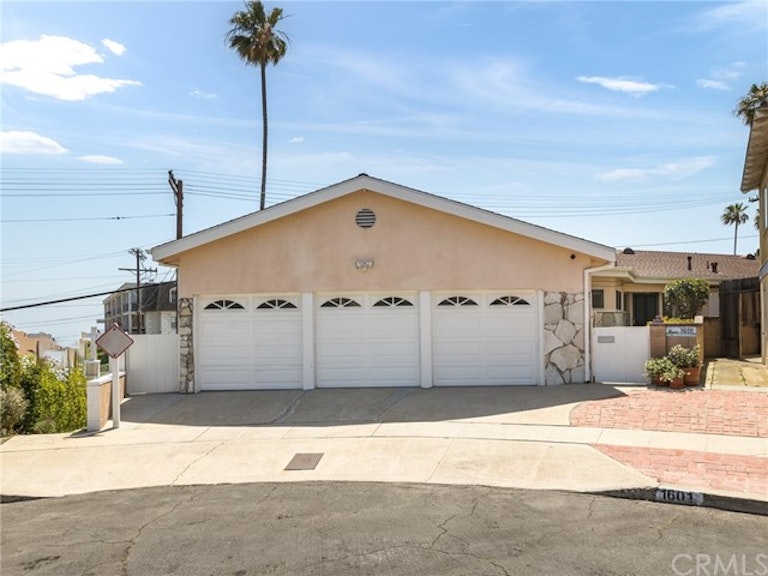 Photo 9 of 33 - 1601 W 20th St, San Pedro, CA 90732