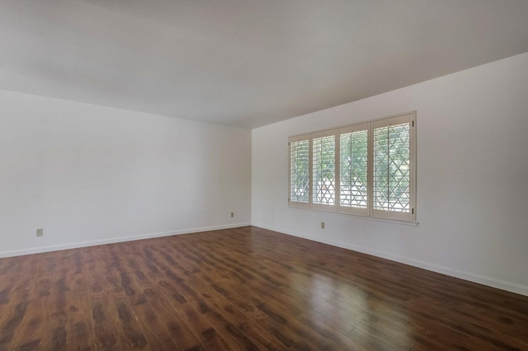 Photo 12 of 27 - 8121 Garryanna Dr, Citrus Heights, CA 95610