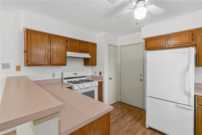 Photo 13 of 30 - 8801 Piney Creek Bnd, Austin, TX 78745