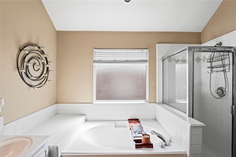 Photo 18 of 39 - 318 Fort Edward Dr, Arlington, TX 76002