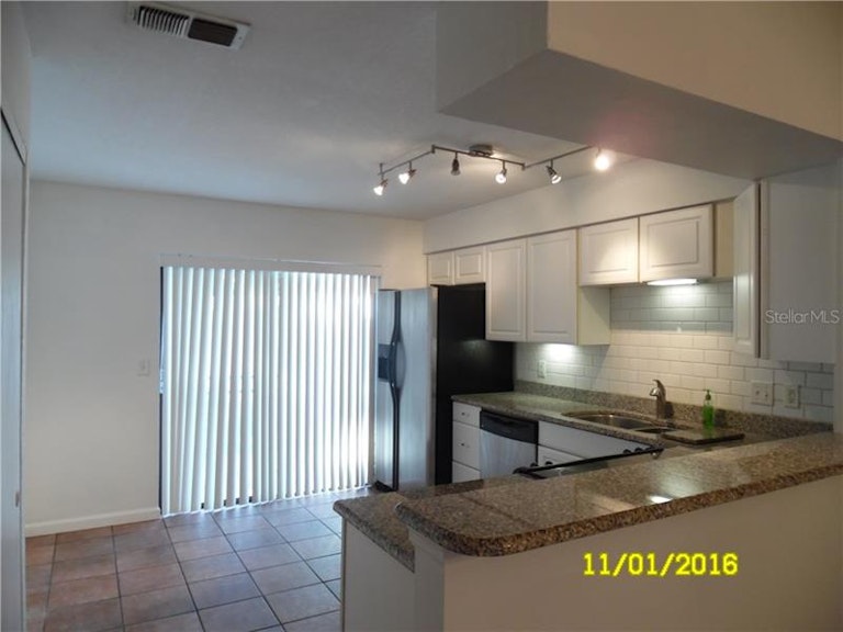 Photo 7 of 18 - 506 Wavecrest Dr, Orlando, FL 32807