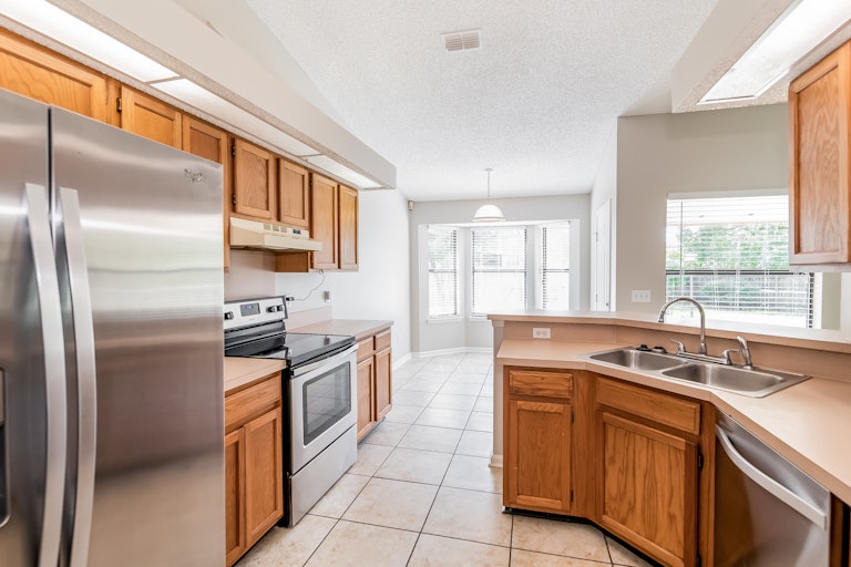Photo 4 of 25 - 8529 Catsby Ct, Jacksonville, FL 32244