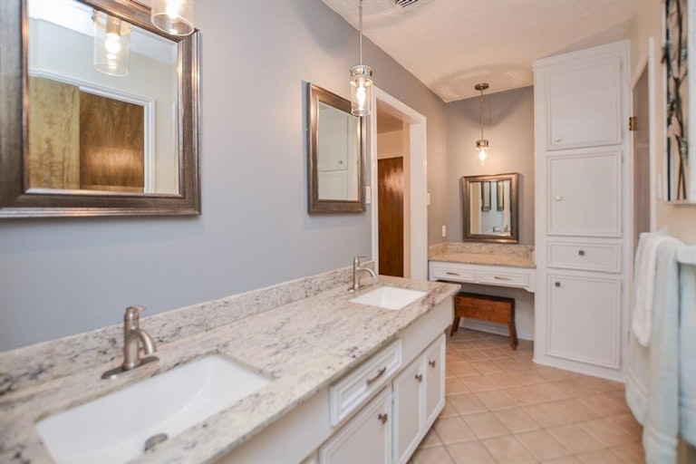 Photo 30 of 38 - 939 Hidden Canyon Rd, Katy, TX 77450