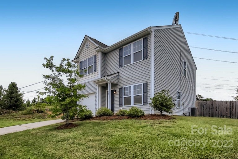 Photo 3 of 33 - 649 Cliffs Inn Cir, Charlotte, NC 28214