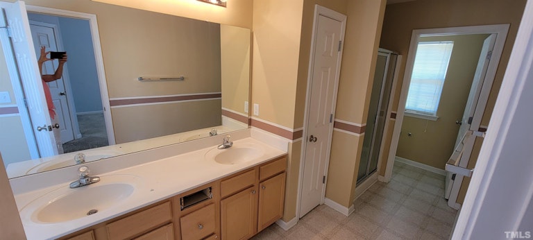Photo 8 of 15 - 3120 Rendezvous Dr, Raleigh, NC 27610