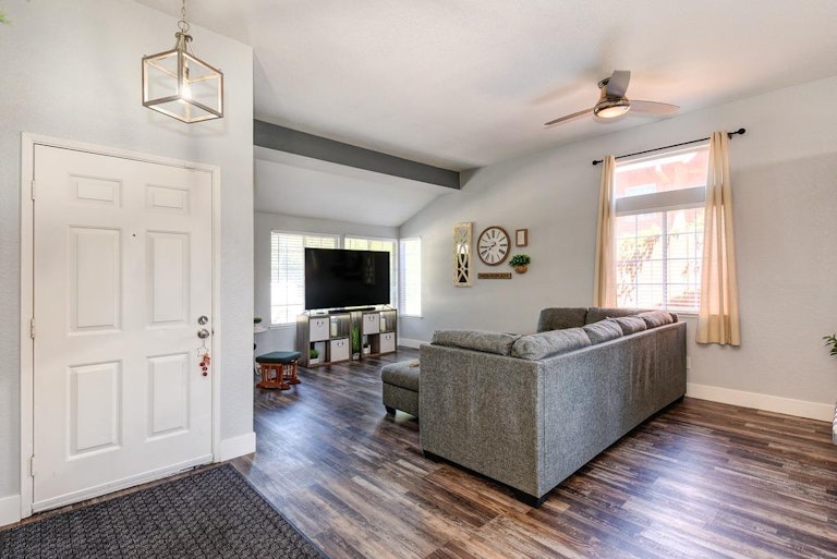 Photo 6 of 40 - 8372 Vintage Park Dr, Sacramento, CA 95828