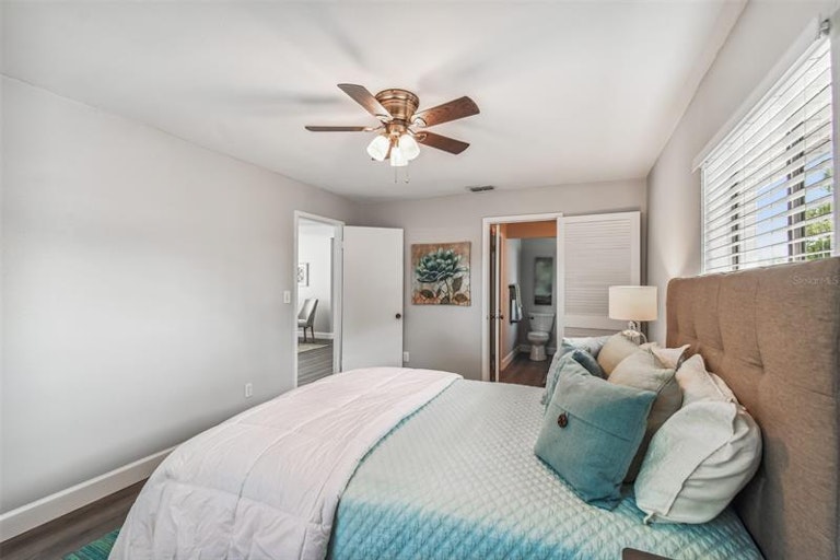 Photo 29 of 42 - 8010 Diagonal Rd N, Saint Petersburg, FL 33702