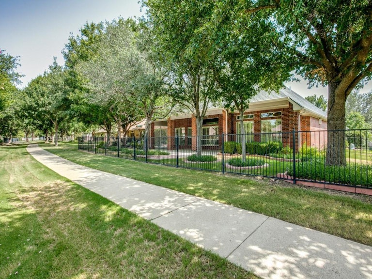 Photo 36 of 40 - 10405 Downing Dr, Denton, TX 76207
