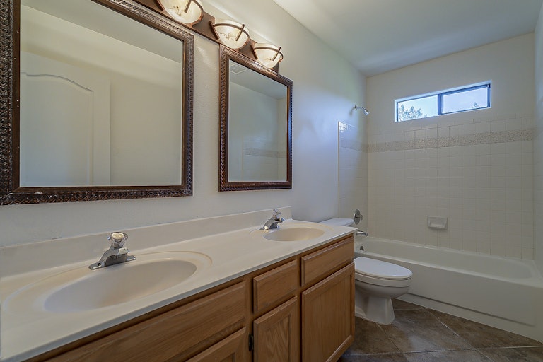 Photo 6 of 31 - 1702 E Oak Harbor Dr, Gilbert, AZ 85234