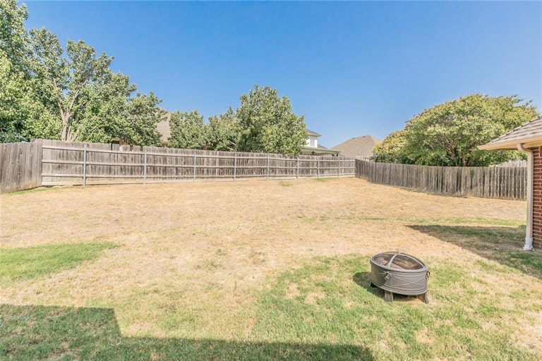 Photo 38 of 40 - 4805 Campfire Ct, Fort Worth, TX 76244