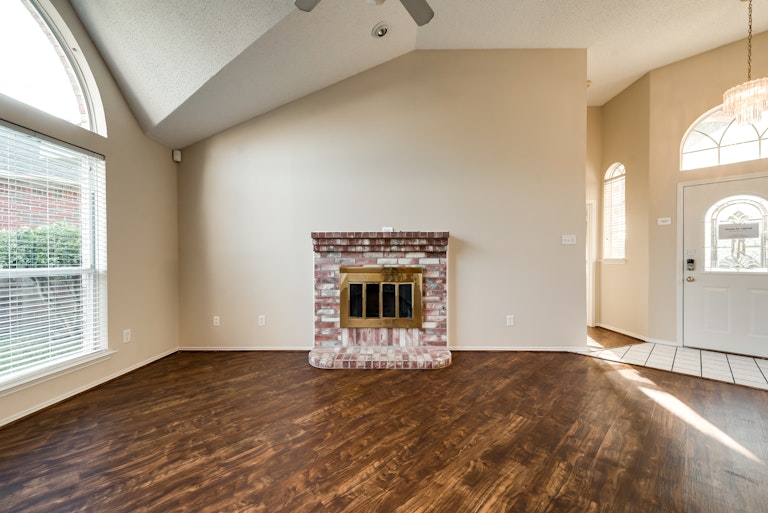 Photo 5 of 27 - 2124 Amber Spgs, Mesquite, TX 75181