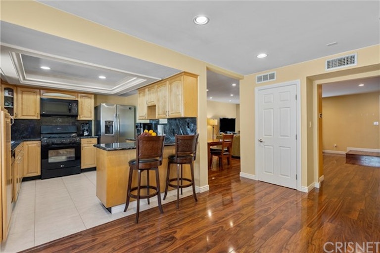 Photo 18 of 35 - 639 E Olive Ave #6, Burbank, CA 91501