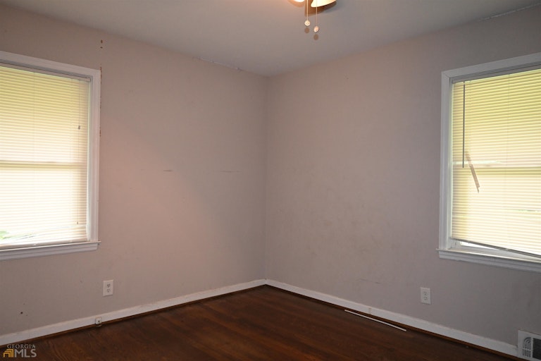 Photo 22 of 29 - 2462 Pate St S, Snellville, GA 30078