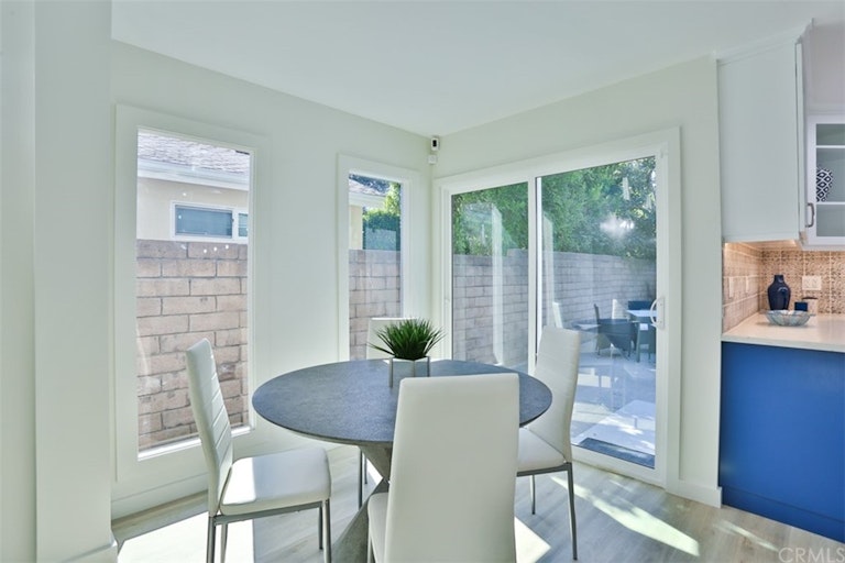 Photo 15 of 36 - 4211 W Woodland Ave, Burbank, CA 91505