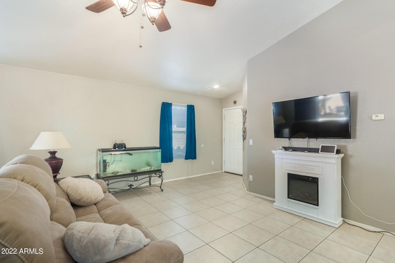 Photo 8 of 39 - 15924 W Tara Ln, Surprise, AZ 85374