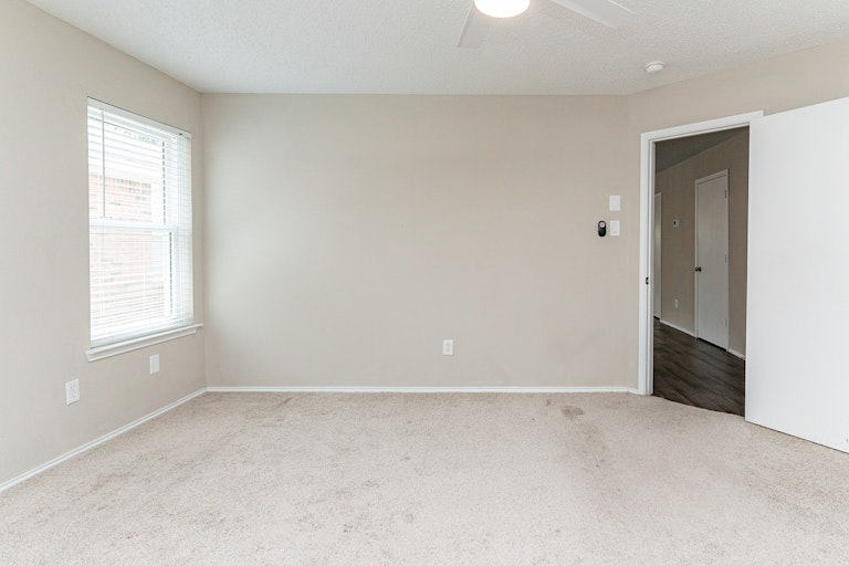 Photo 18 of 19 - 2552 Pilgrim Rest Dr, Dallas, TX 75237