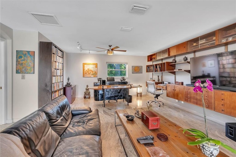 Photo 16 of 45 - 449 S Shore Dr, Osprey, FL 34229