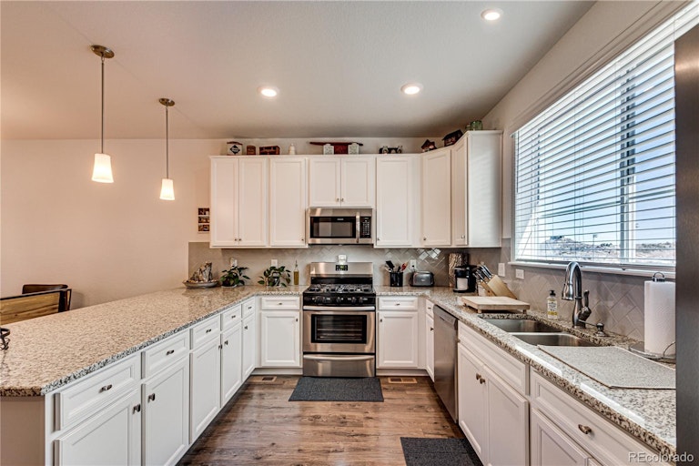 Photo 13 of 29 - 1566 Castle Creek Cir, Castle Rock, CO 80104