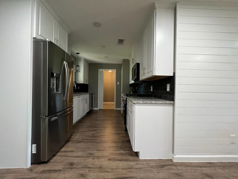 Photo 12 of 27 - 2038 Pebblebrook Trl, Irving, TX 75060