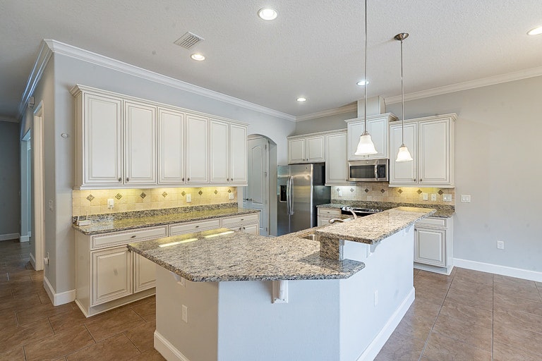 Photo 8 of 28 - 10611 Village Lake Rd, Windermere, FL 34786