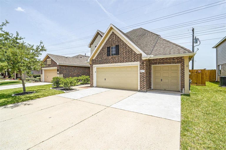 Photo 2 of 33 - 4617 E Meadow Dr, Deer Park, TX 77536