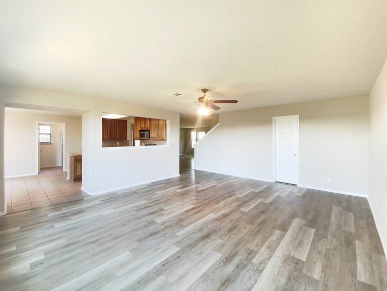 Photo 10 of 27 - 111 Salerno Dr, San Marcos, TX 78666