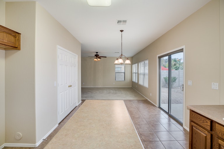 Photo 5 of 33 - 25 W Desert Vista Trl, San Tan Valley, AZ 85143