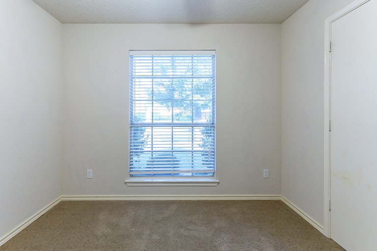 Photo 15 of 20 - 1028 Essex Dr, Cedar Hill, TX 75104