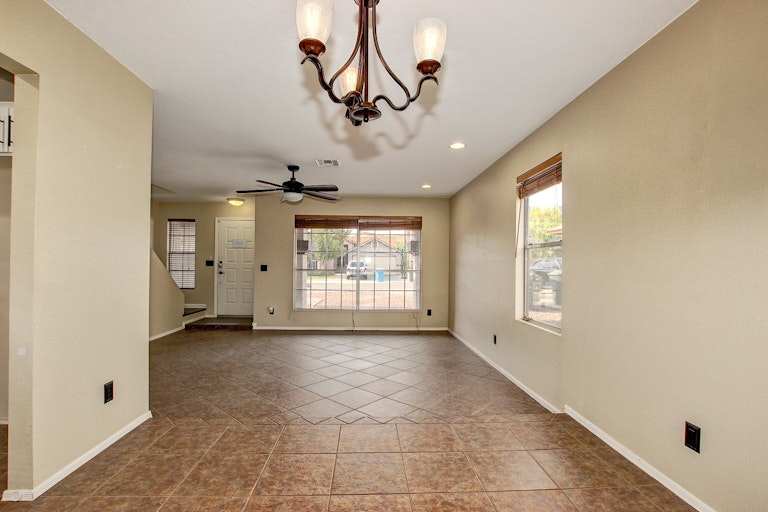Photo 4 of 25 - 3543 E Tonto Ln, Phoenix, AZ 85050