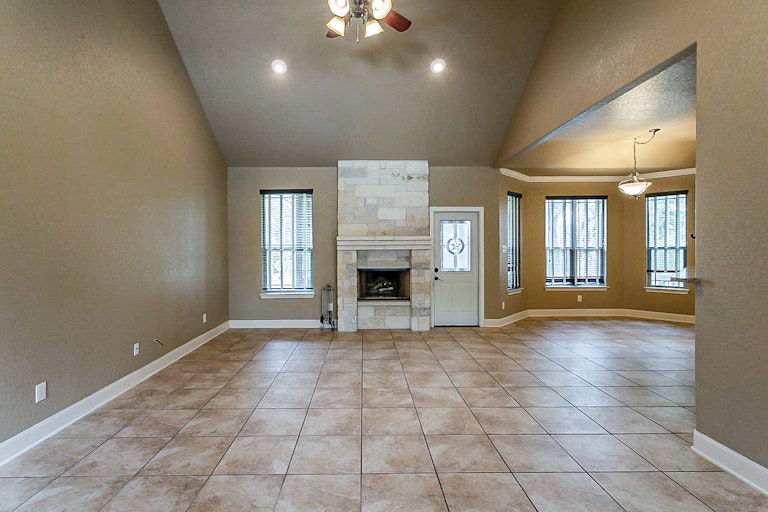 Photo 5 of 23 - 536 Apex Ave, New Braunfels, TX 78132