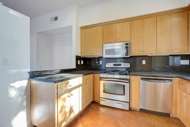 Photo 4 of 29 - 269 3rd St, West Sacramento, CA 95605