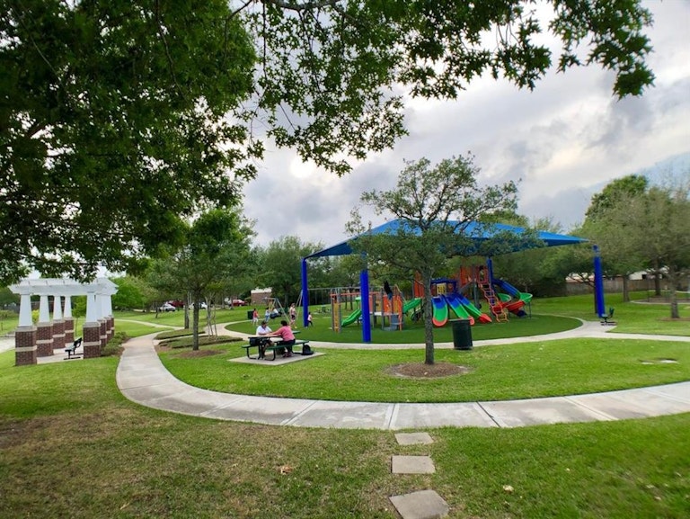 Photo 13 of 16 - 4322 Redford Valley Rd, Rosharon, TX 77583