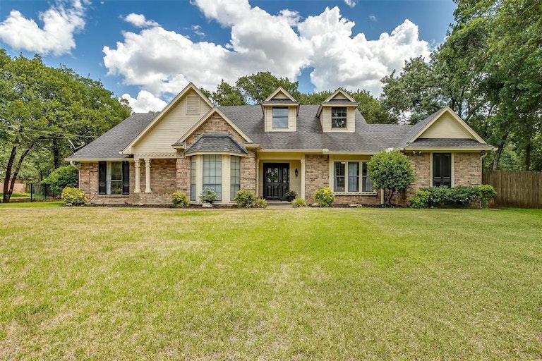 Photo 1 of 40 - 312 Emerald Ct, Burleson, TX 76028