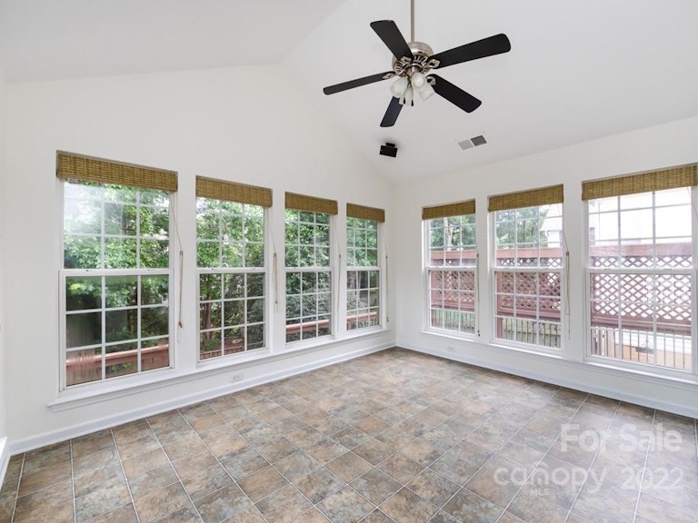 Photo 17 of 37 - 11929 Harmon Ln, Pineville, NC 28134