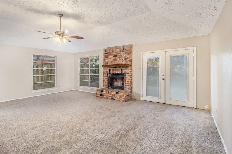 Photo 8 of 17 - 15822 Manfield Dr, Houston, TX 77082