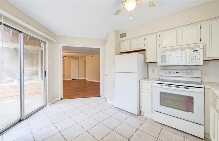 Photo 32 of 37 - 12200 Overbrook Ln #31A, Houston, TX 77077