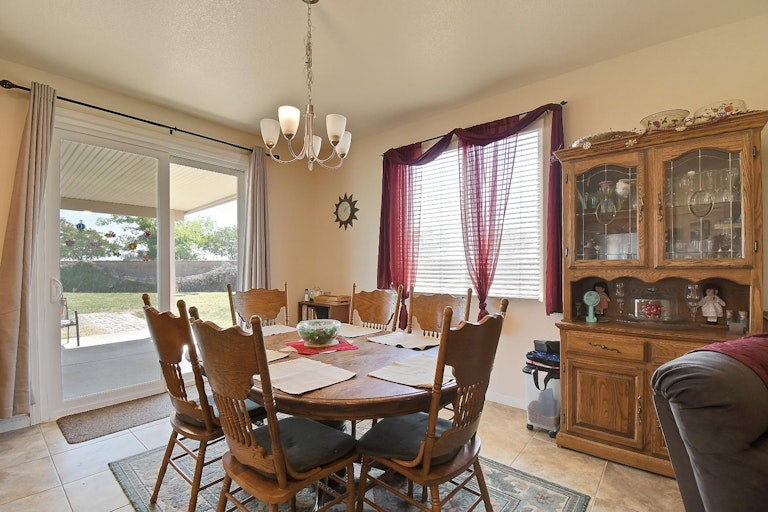 Photo 10 of 41 - 1400 Ladyfern St, Plumas Lake, CA 95961
