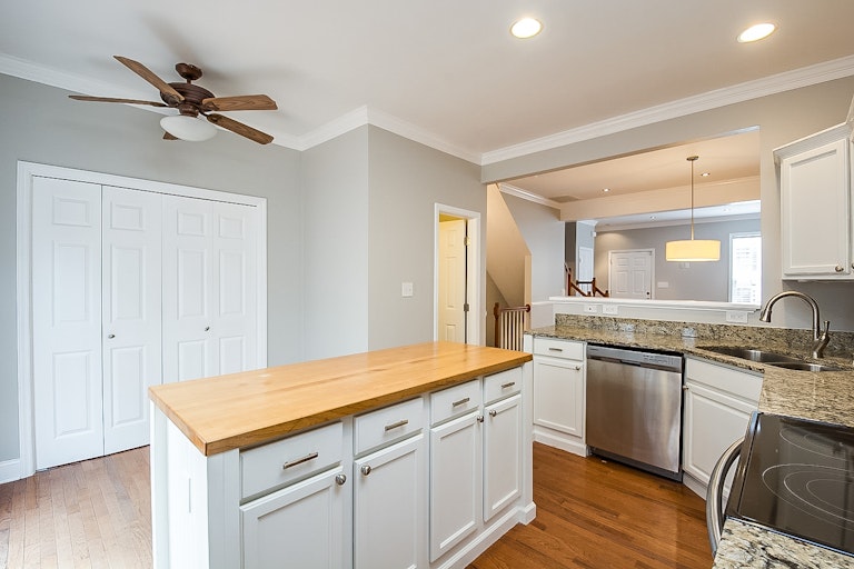 Photo 3 of 15 - 5507 Vista View Ct, Raleigh, NC 27612