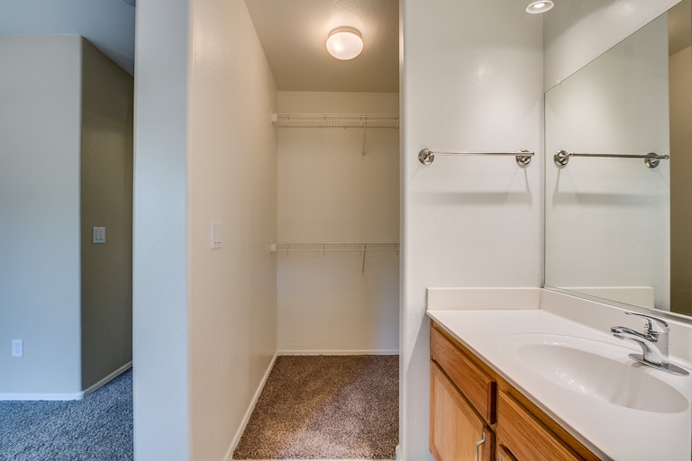 Photo 13 of 27 - 3326 W Fraktur Rd, Phoenix, AZ 85041