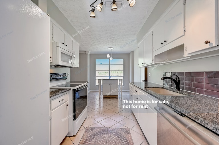Photo 4 of 35 - 2590 Aquarius Rd, Orange Park, FL 32073