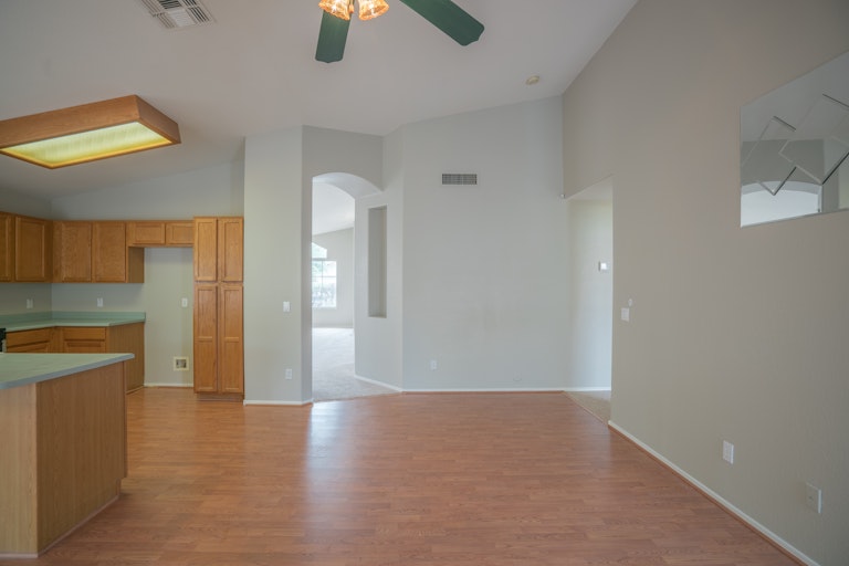 Photo 7 of 31 - 5168 W Kerry Ln, Glendale, AZ 85308