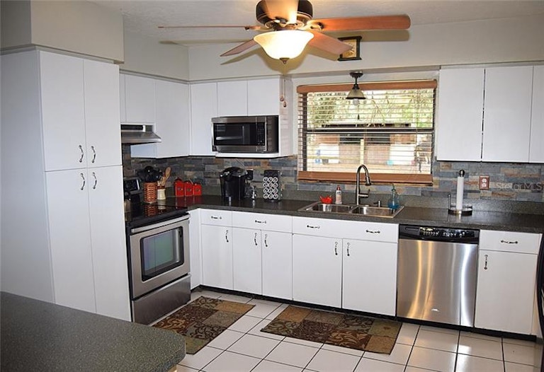 Photo 10 of 24 - 2503 16th Ave E, Palmetto, FL 34221