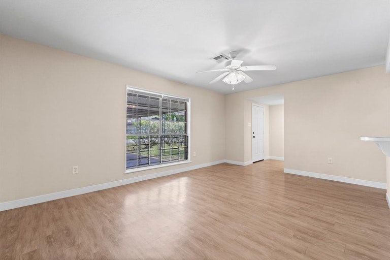 Photo 7 of 25 - 302 E 40th 1/2 St, Houston, TX 77018
