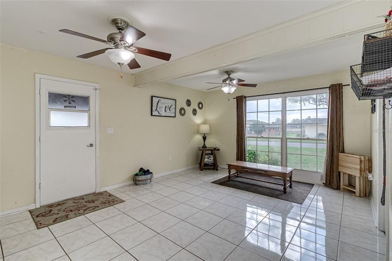 Photo 13 of 33 - 5427 Harbor Dr W, Lakeland, FL 33809