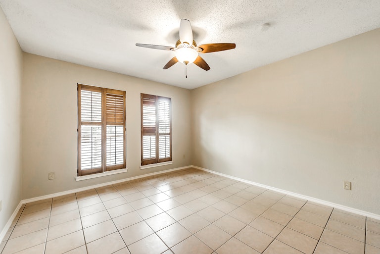 Photo 11 of 26 - 424 Caviness Dr, Grapevine, TX 76051