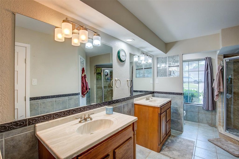 Photo 16 of 39 - 2914 Starboard Dr, Rockwall, TX 75087