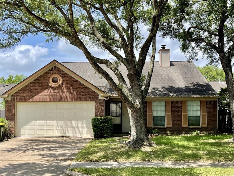 Photo 1 of 25 - 3910 Spring Meadow Dr, Pearland, TX 77584